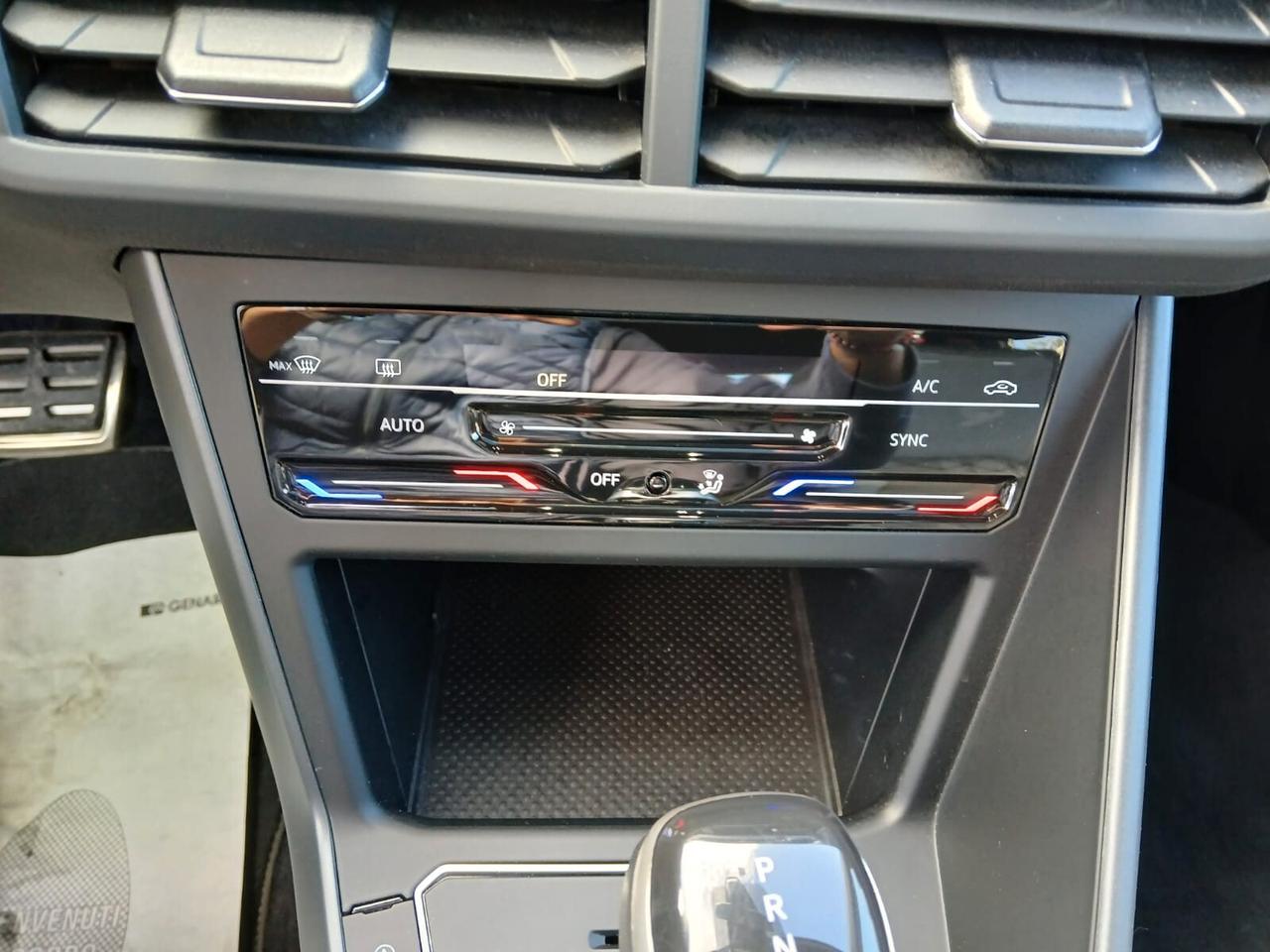 Volkswagen Taigo 1.0 TSI 115 CV DSG R-Line-AZIENDALE