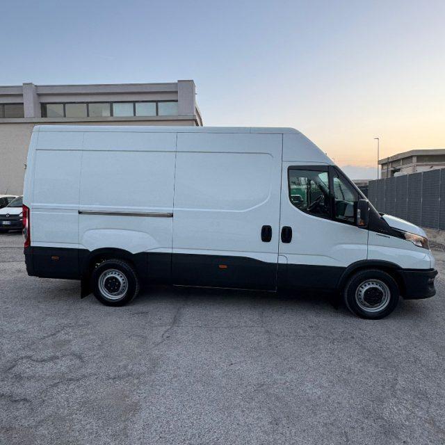 IVECO DAILY 35S16 VH2 FURGONE PASSO MEDIO/LUNGO 3 POSTI