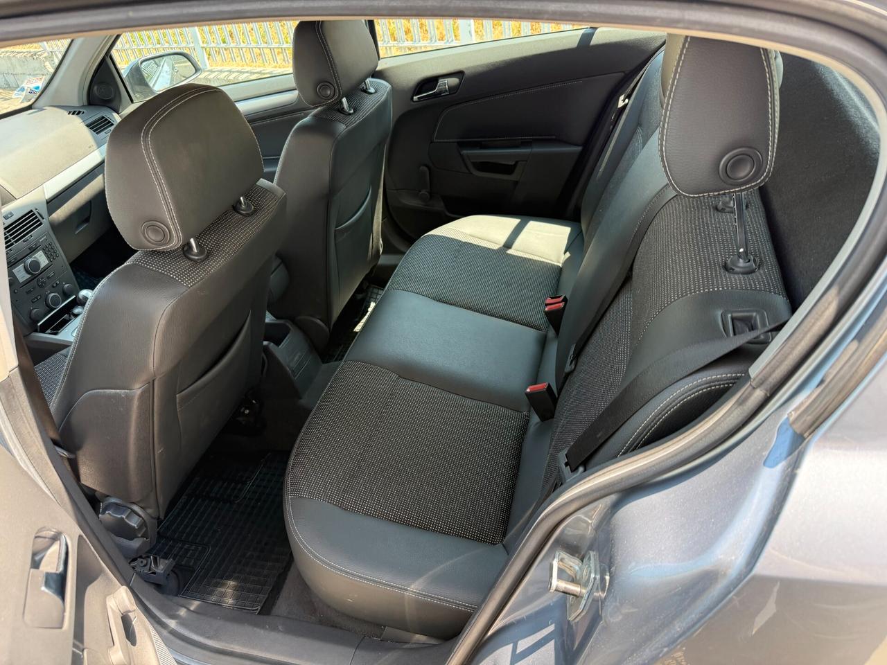 Opel Astra 1.6 16V Twinport 5 porte Cosmo