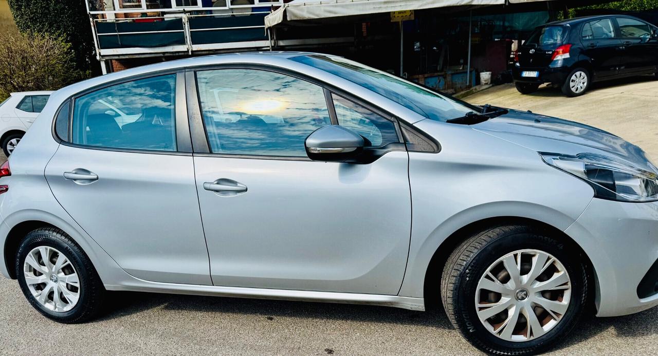 Peugeot 208 PureTech 82 5 porte Allure