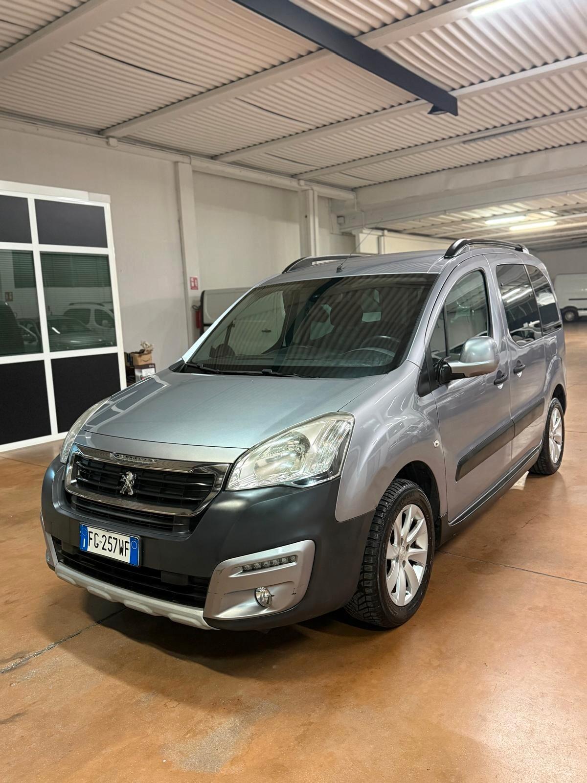 Peugeot Partner Tepee BlueHDi 100 Outdoor