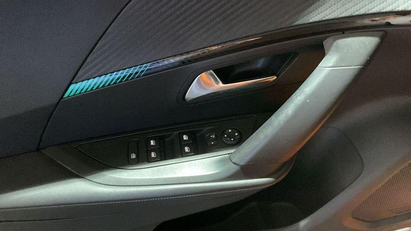 Peugeot 2008 motore elettrico 136 CV Allure Pack