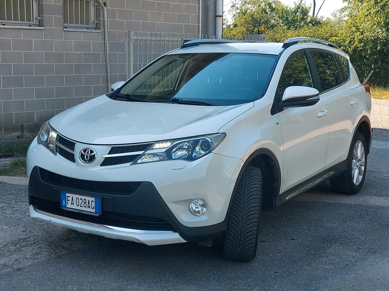 Toyota RAV 4 RAV4 2.2 D-CAT A/T 4WD Style White Ed.