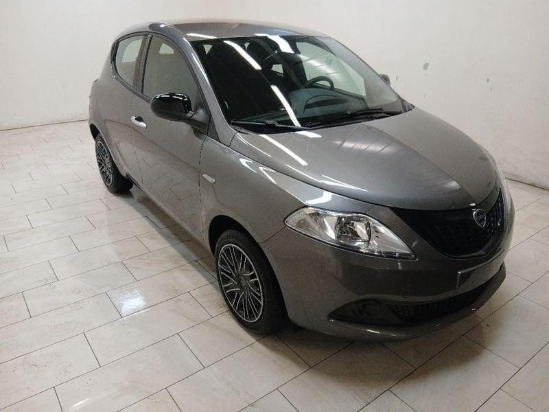 Lancia Ypsilon 1.0 firefly hybrid Oro s&s 70cv