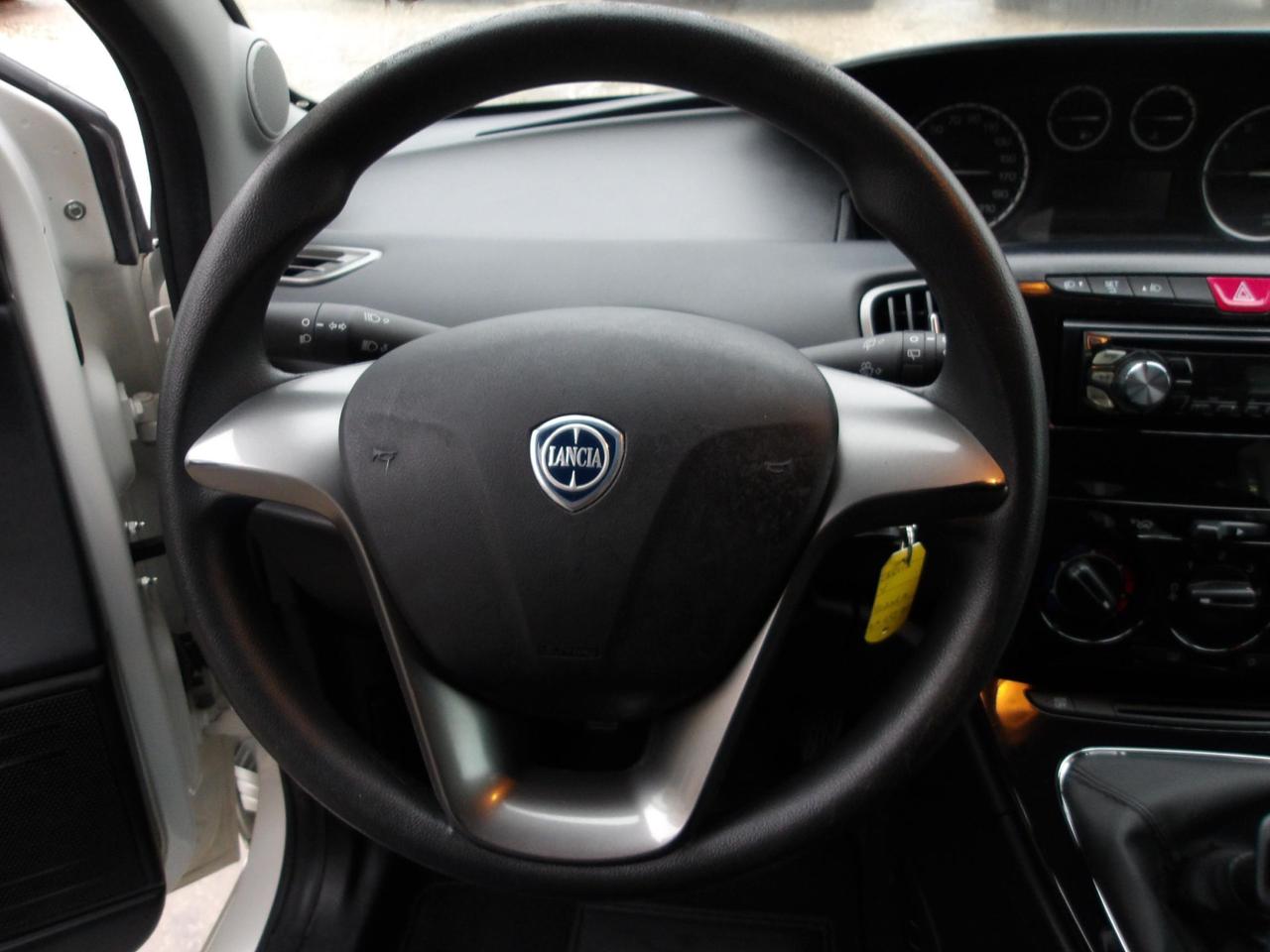 Lancia Ypsilon 5 Porte Ypsilon 1.2 8v Silver c/clima 69cv