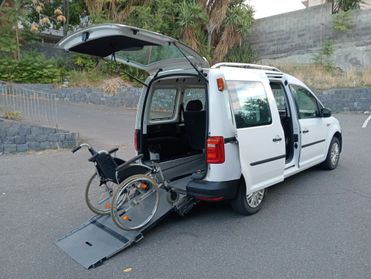 Volkswagen Caddy Pianale ribassato con rampa disabili in carrozzina