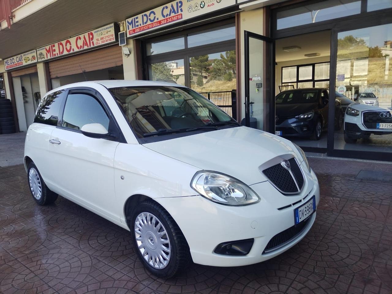 Lancia Ypsilon 1.3 MJT 75 CV Versus