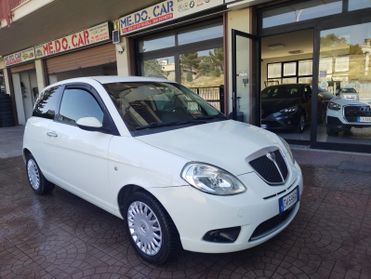 Lancia Ypsilon 1.3 MJT 75 CV Versus