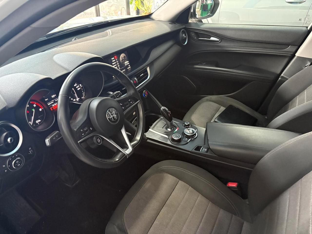 Alfa Romeo Stelvio 2.2 Turbodiesel 180 CV AT8 Q4 Business