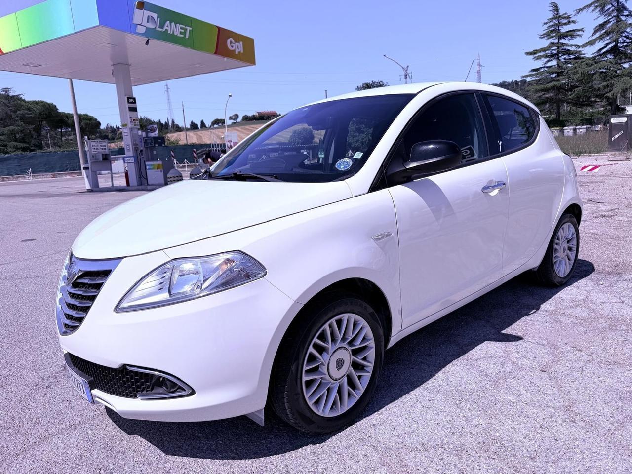 Lancia Ypsilon 1.2 69 CV 5 porte S&S Silver