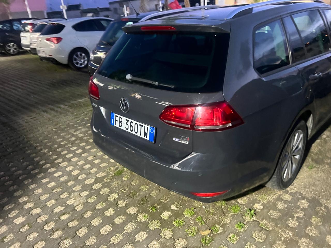 Volkswagen Golf 1.6 Tdi 105 cv Stescion anno 2016