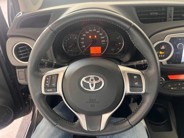 TOYOTA Yaris 1.0 5 porte Lounge
