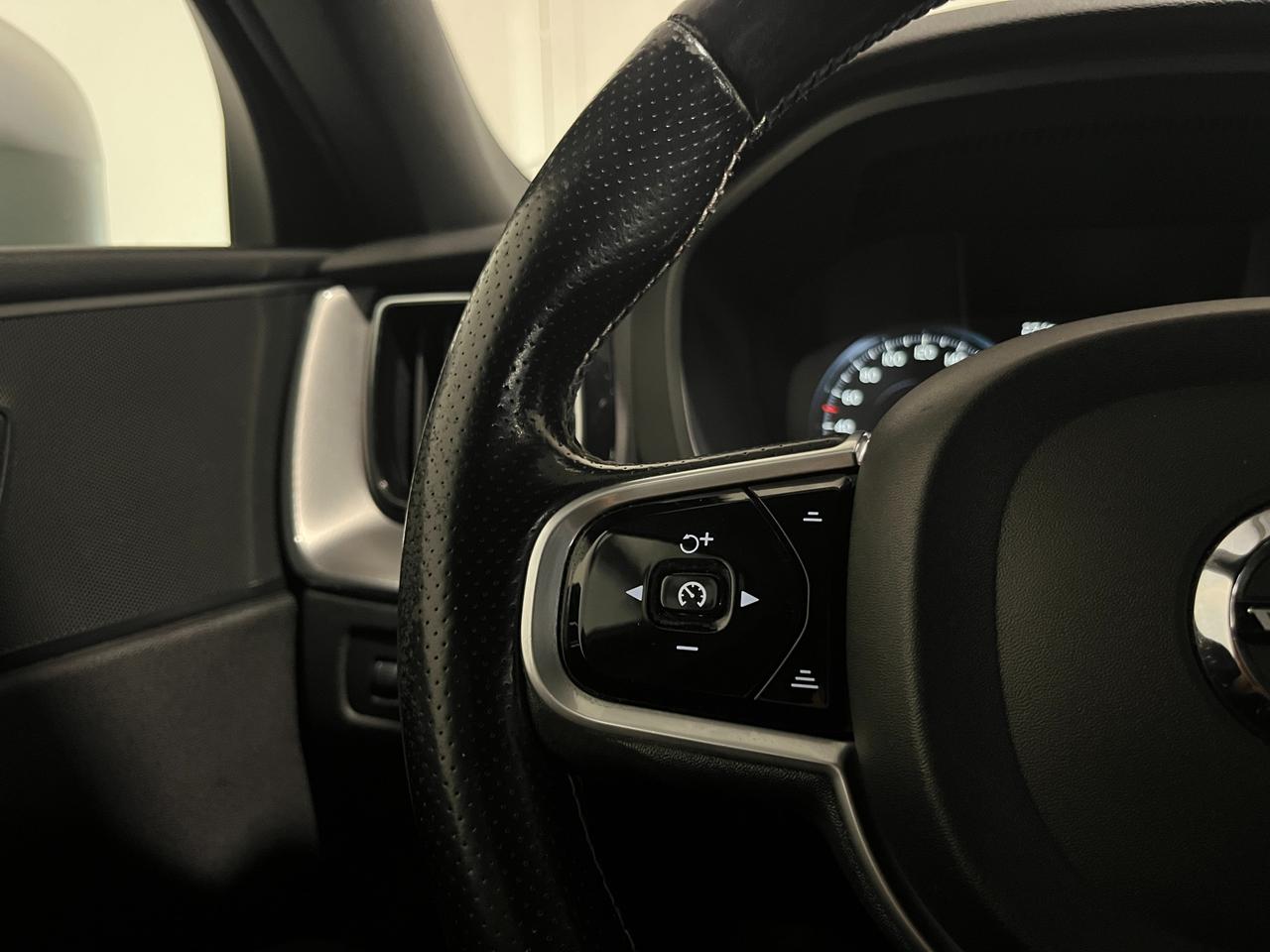 VOLVO XC60 2.0 D4 R-DESIGN GEARTRONIC