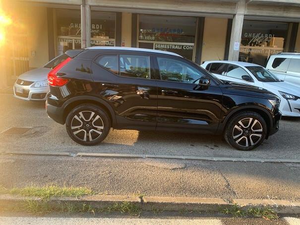 Volvo XC40 T2 Geartronic Momentum Pro