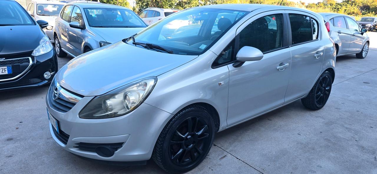 Opel Corsa 1.4 16V 5 porte Cosmo