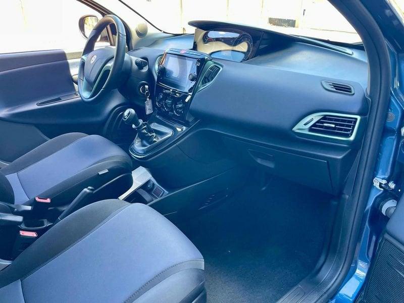 Lancia Ypsilon 1.0 FireFly 70CV S&S Hybrid Platino - AZIENDALE