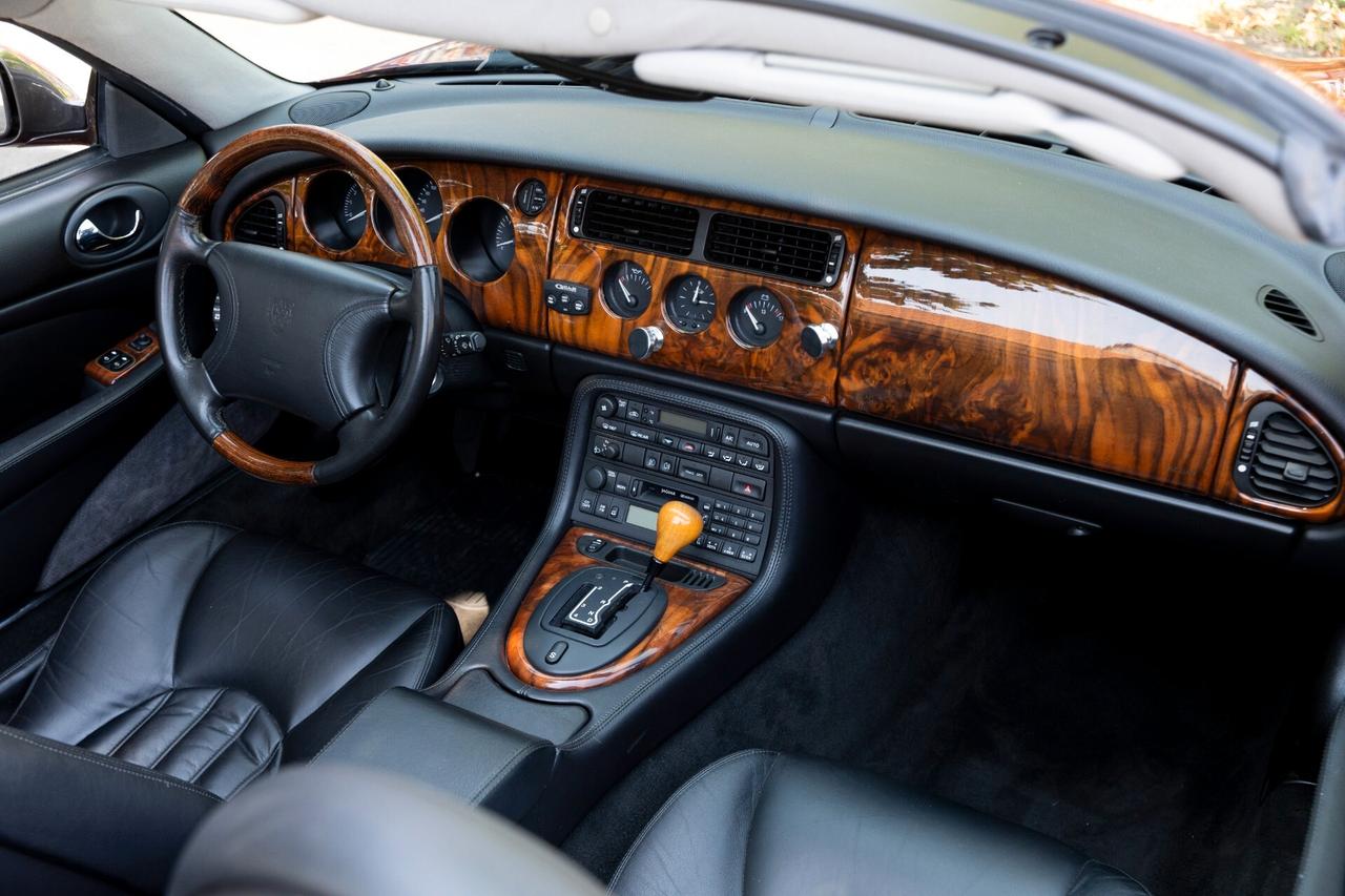 Jaguar XK *Stupenda * Tonneau*Frangivento*