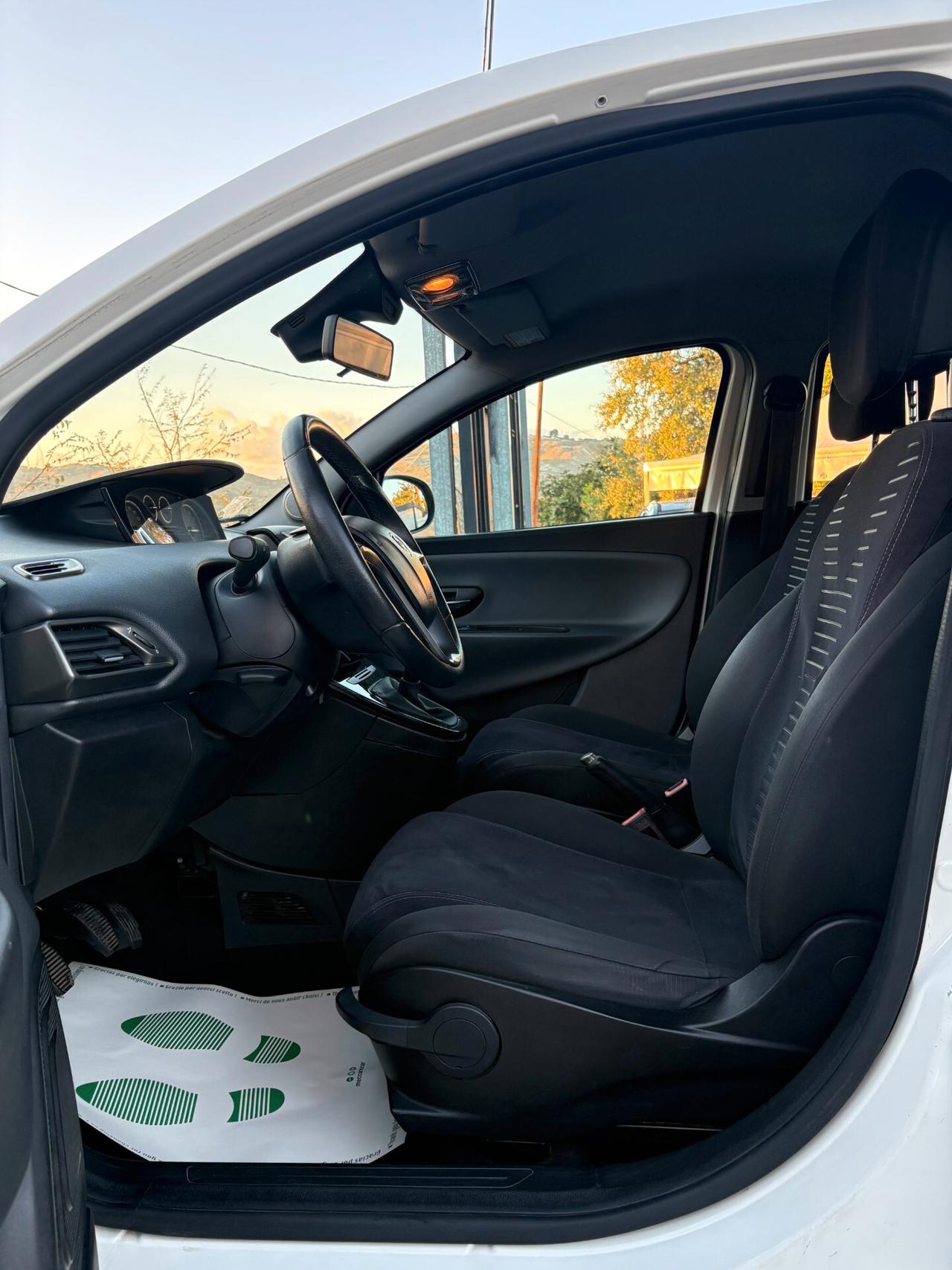 Lancia Ypsilon 1.2 69 CV 5 porte Silver