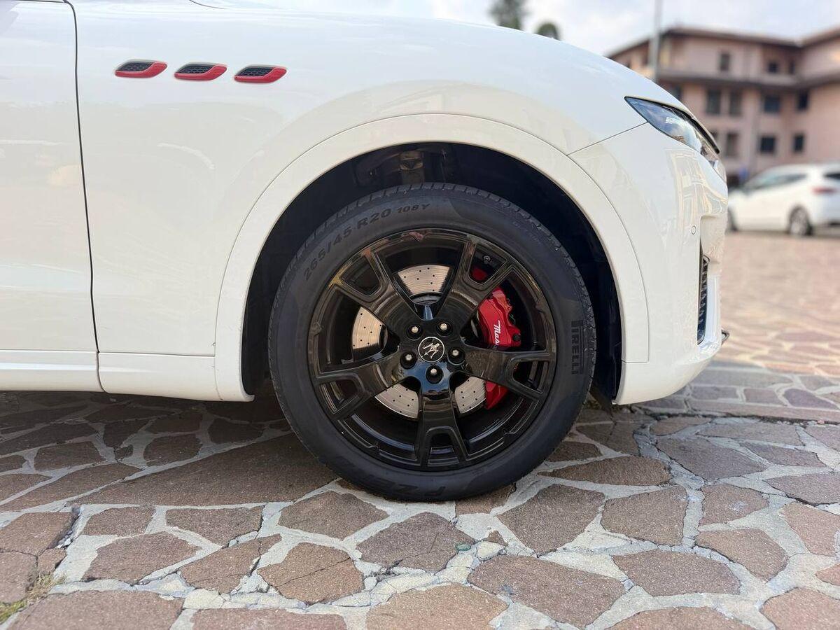Maserati Levante 3.0 V6 Modena 350cv auto