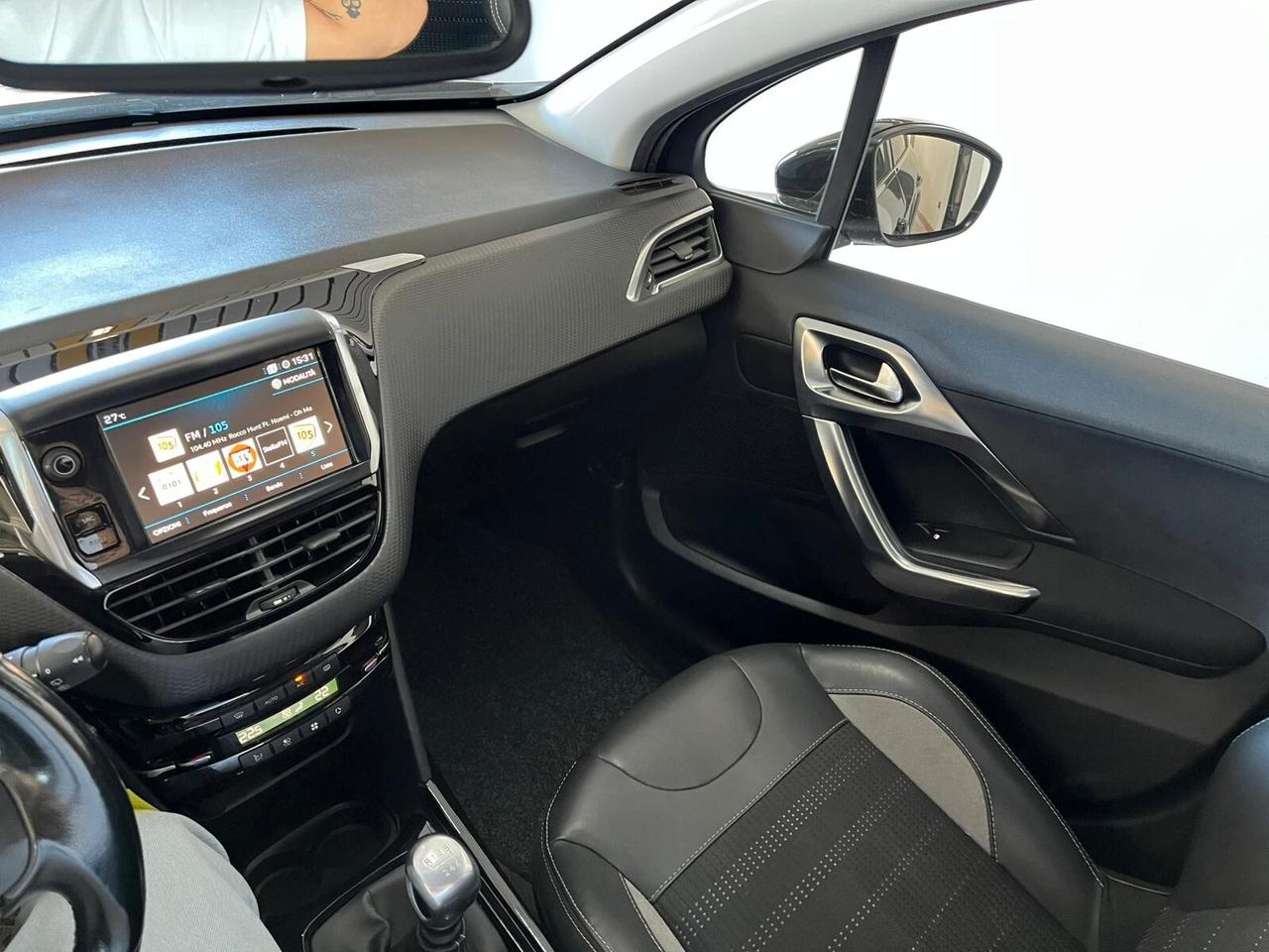 Peugeot 2008 BlueHDi 100 S&S Black Matt