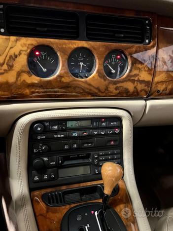 JAGUAR XK8 4.2 Coupé