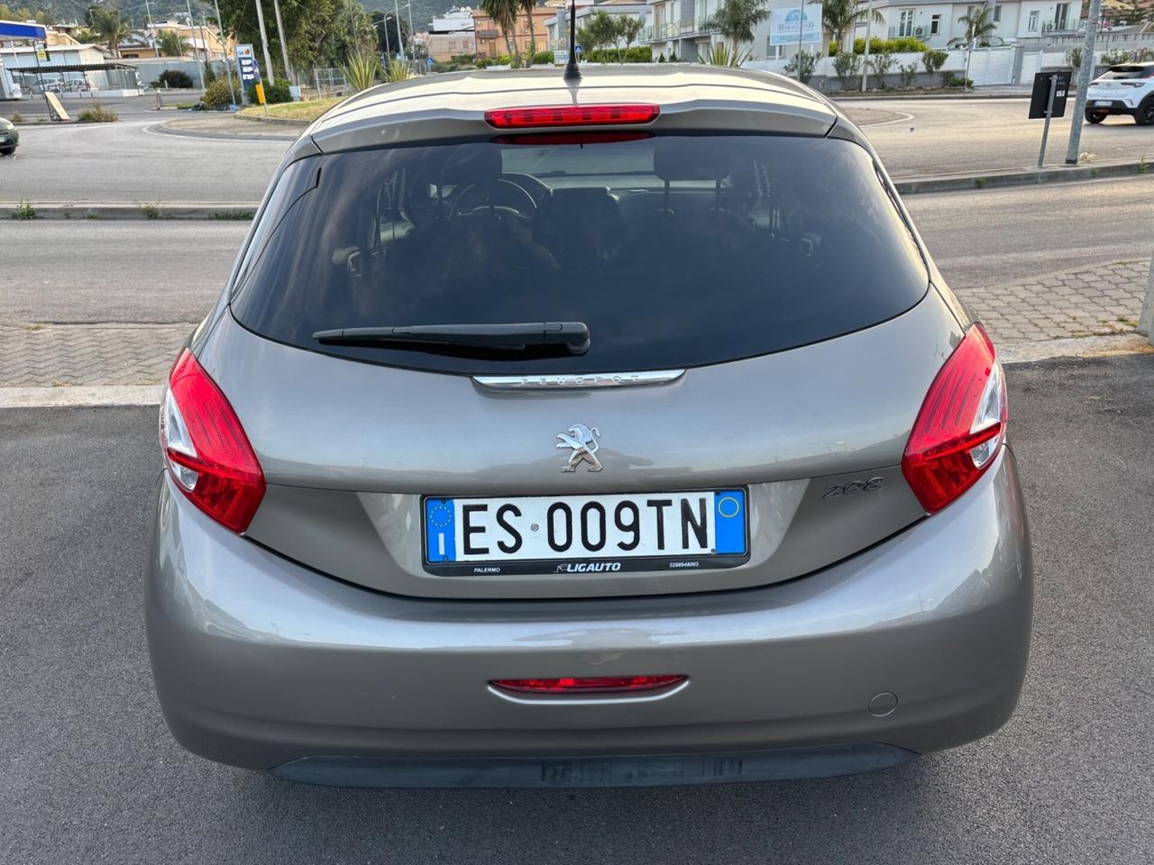 Peugeot 208 1.4 HDi 68 CV 5 porte Allure
