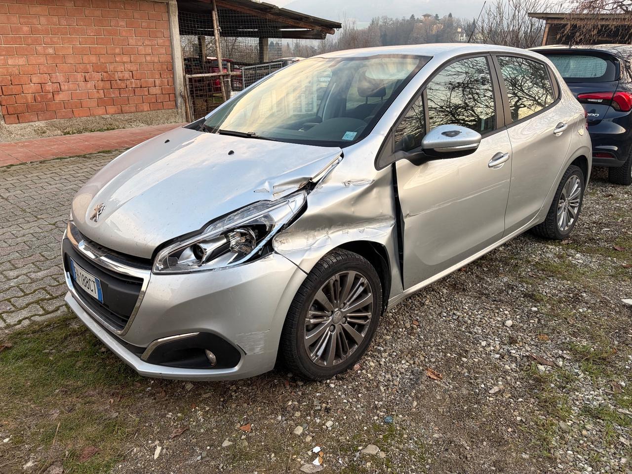 Peugeot 208 GPL Allure 2017 INCIDENTATA