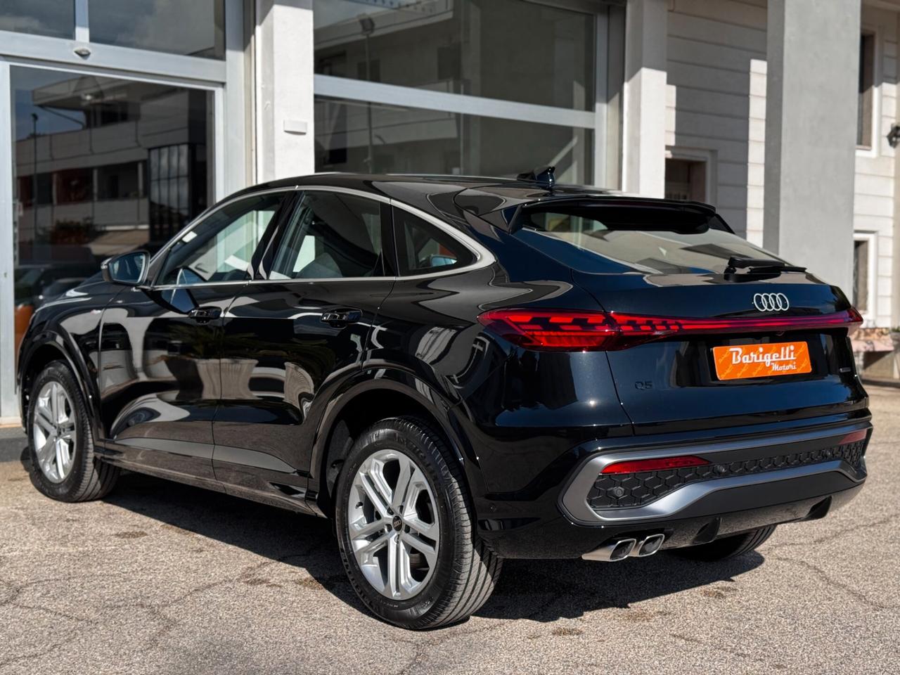 Audi Q5 SPB TDI quattro S tronic line, Aziendale estera