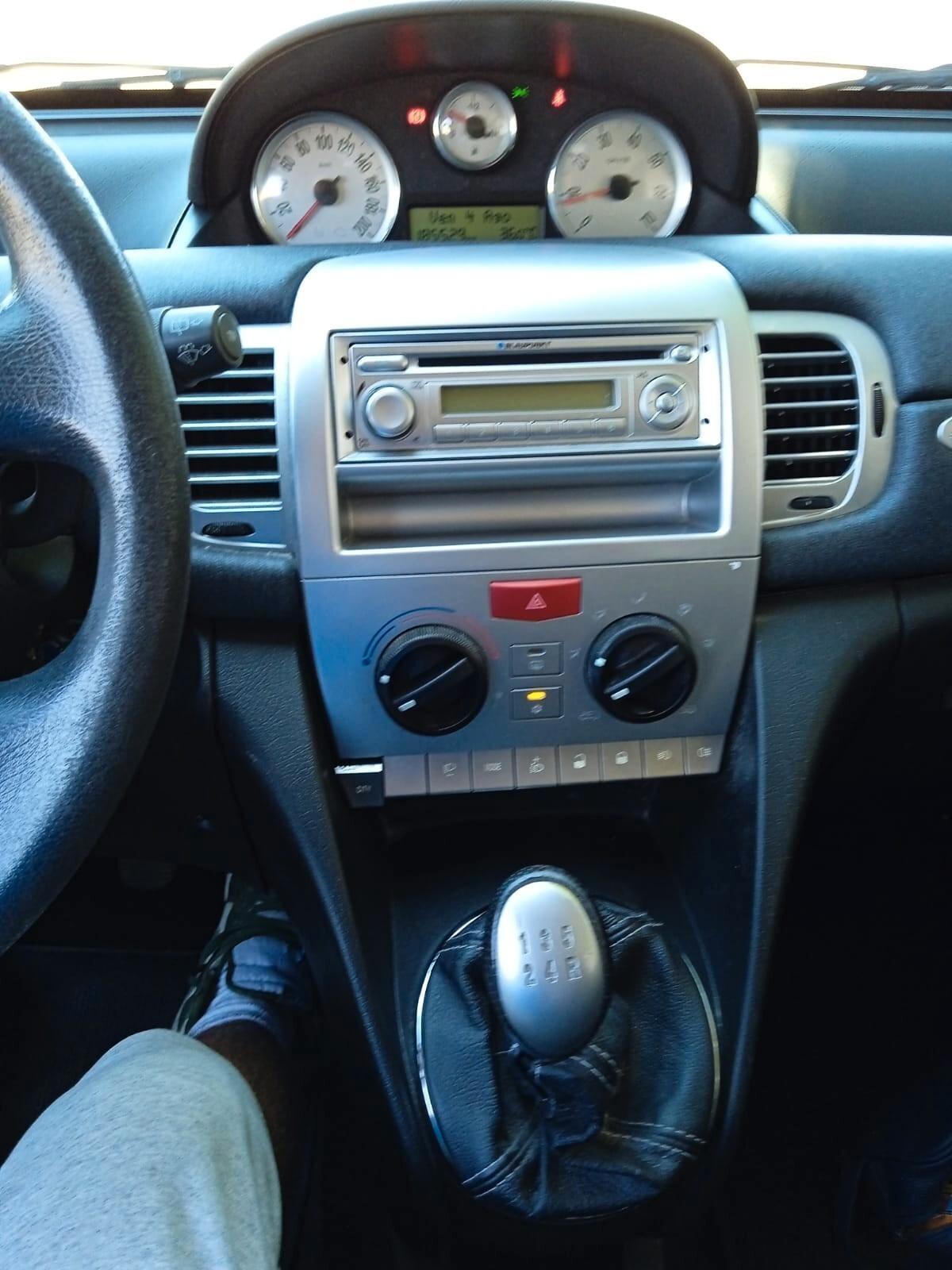 Lancia Ypsilon 1.2 69 CV Unyca BENZ/METANO