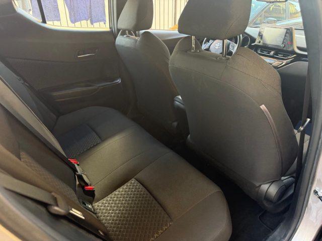 TOYOTA C-HR 1.8 Hybrid E-CVT Business