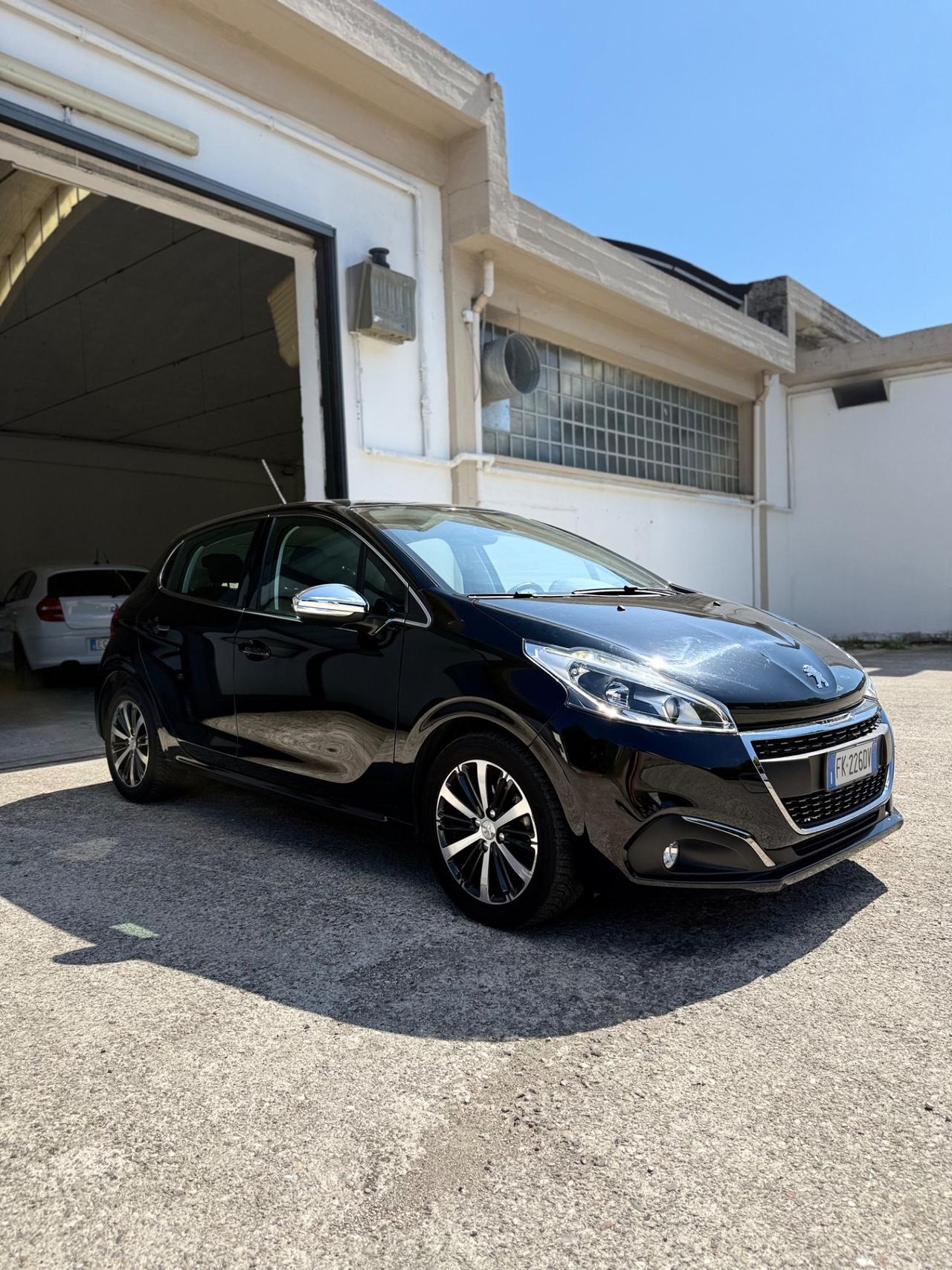 Peugeot 208 PureTech 82 5p. GPL Allure