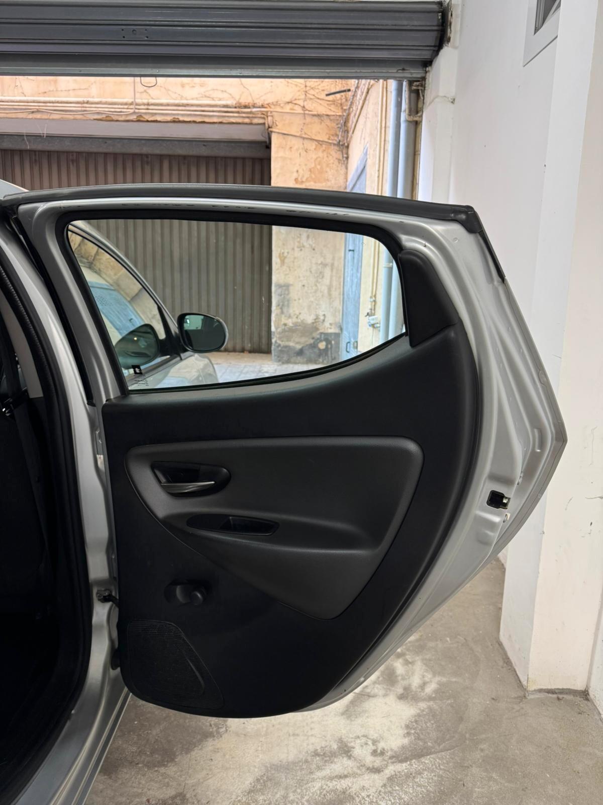 Lancia Ypsilon 1.3 MJT 16V 95 CV 5 porte S&S Gold