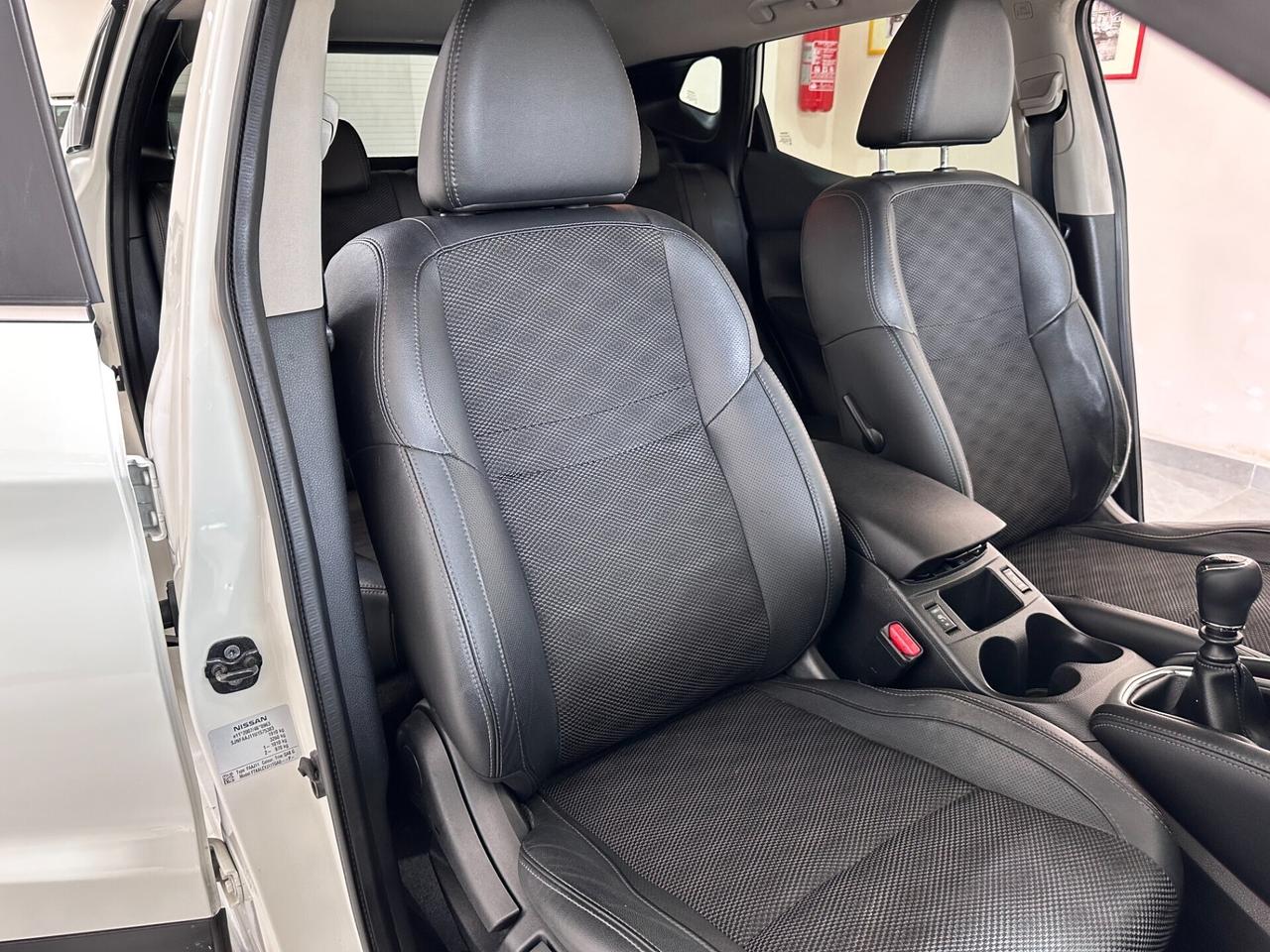 Nissan Qashqai 1.5 dCi N-Connecta – DA VETRI