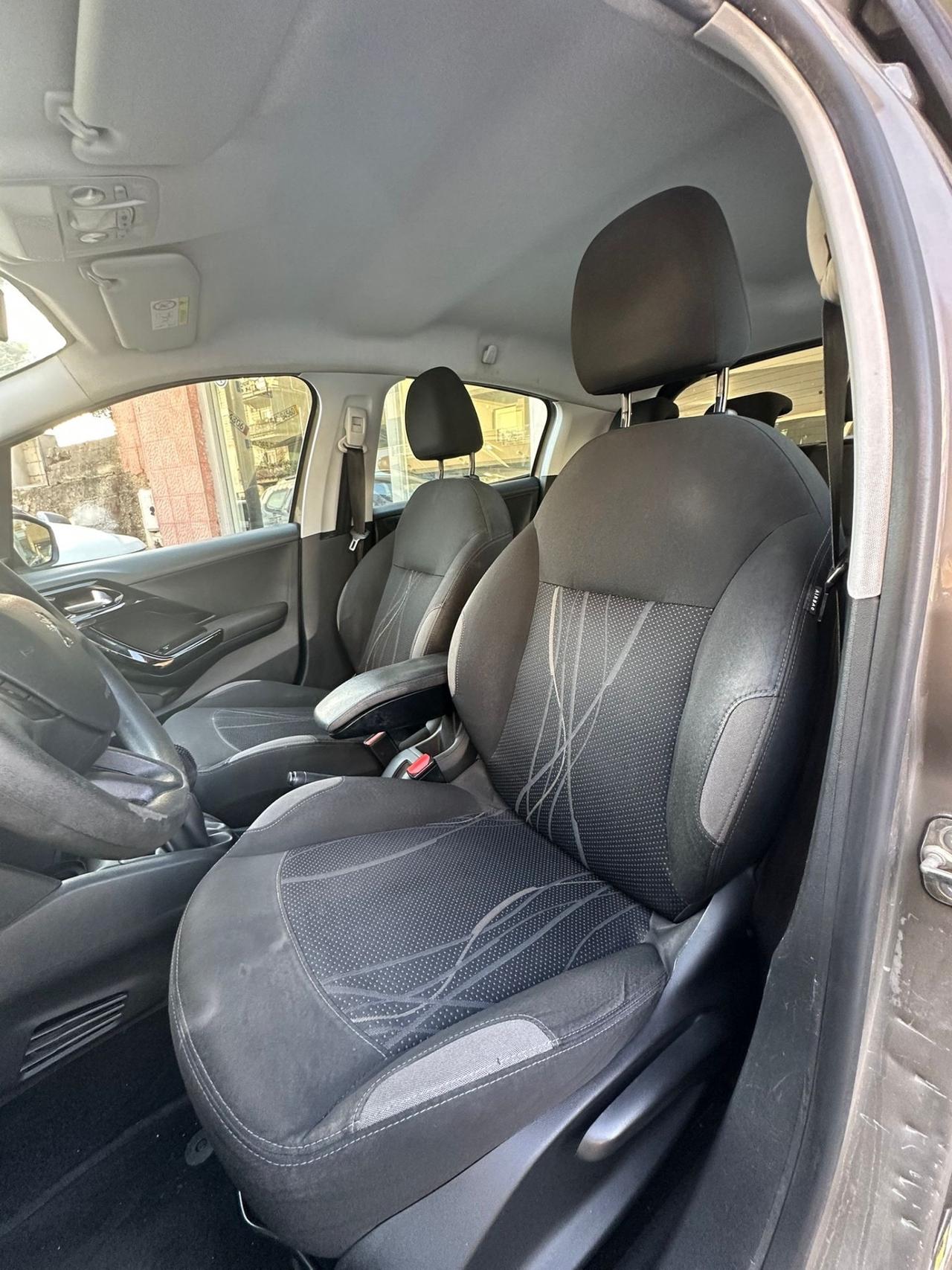 Peugeot 208 1.4 HDi 68 CV 5 porte Allure