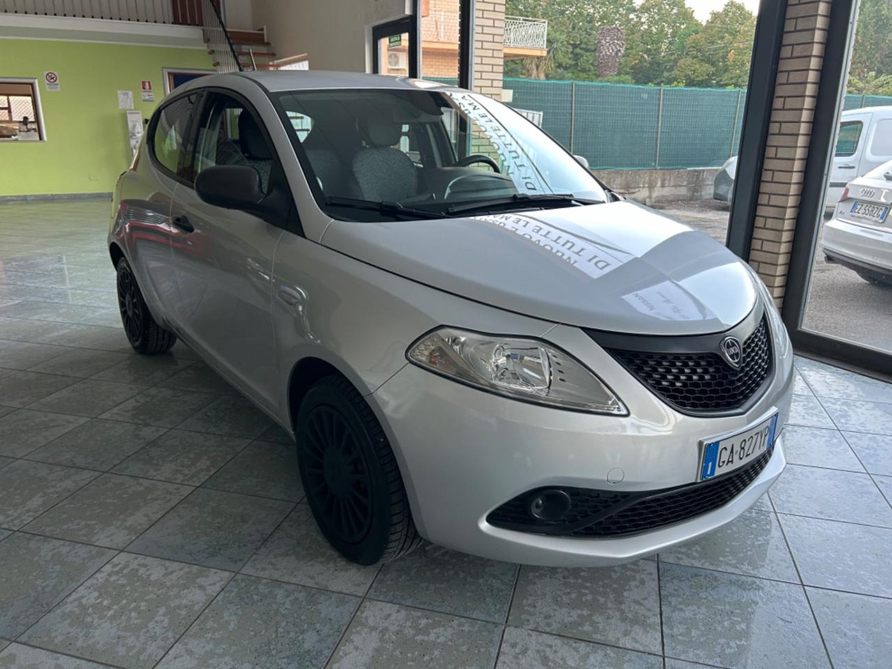 Lancia Ypsilon 1.0 FireFly 5 porte S&S Hybrid Ecochic Silver