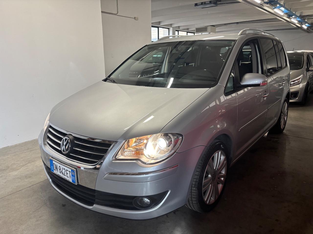 Volkswagen Touran 2.0 TDI 7 POSTI