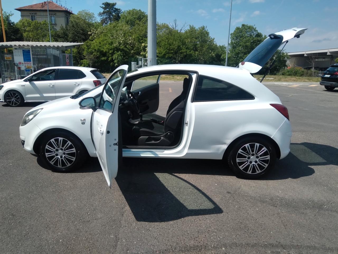 Opel Corsa 1.2 80CV 3 porte GPL-TECH Club x neopatentati