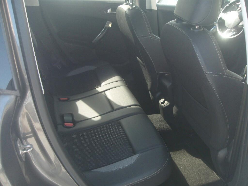 Peugeot 2008 BlueHDi 100 Allure - 2015