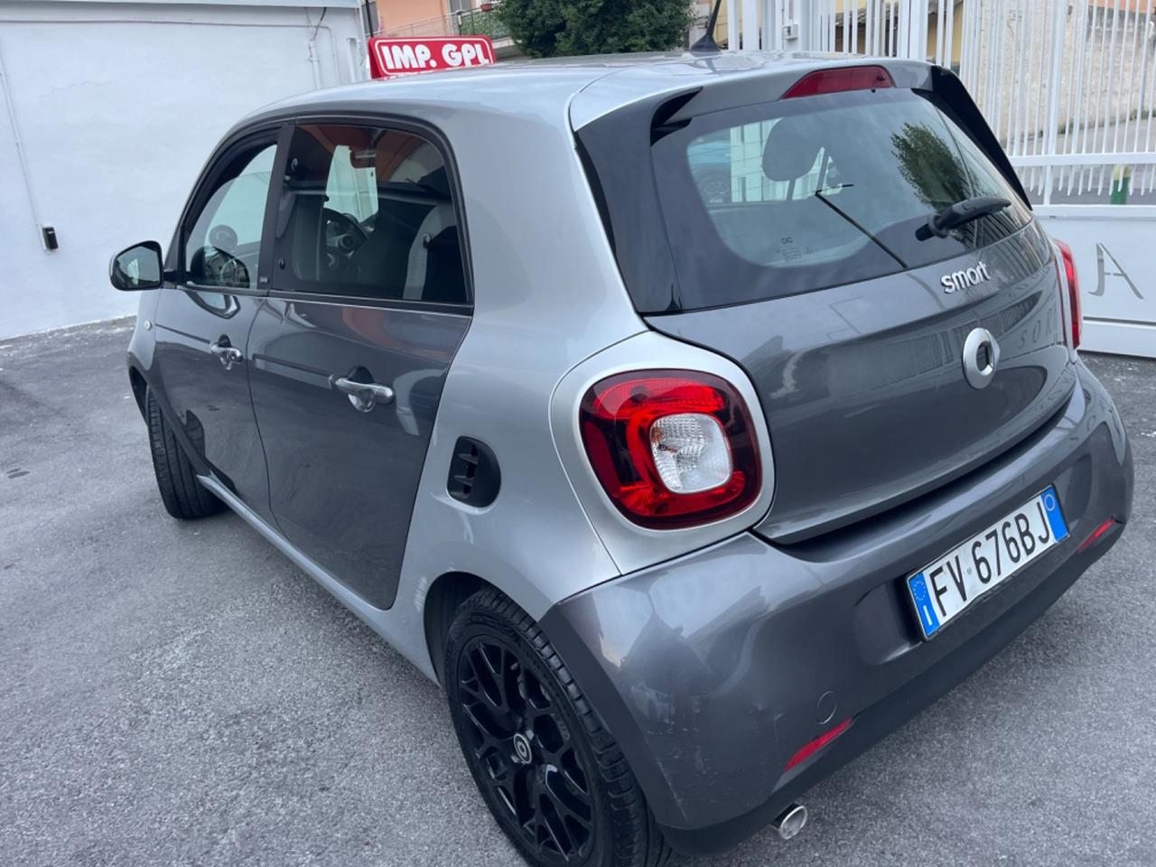 Smart ForFour cil. 1.0 GPL ANNO 2018 MODELLO PASSION CAMBIO AUTOMATICO.