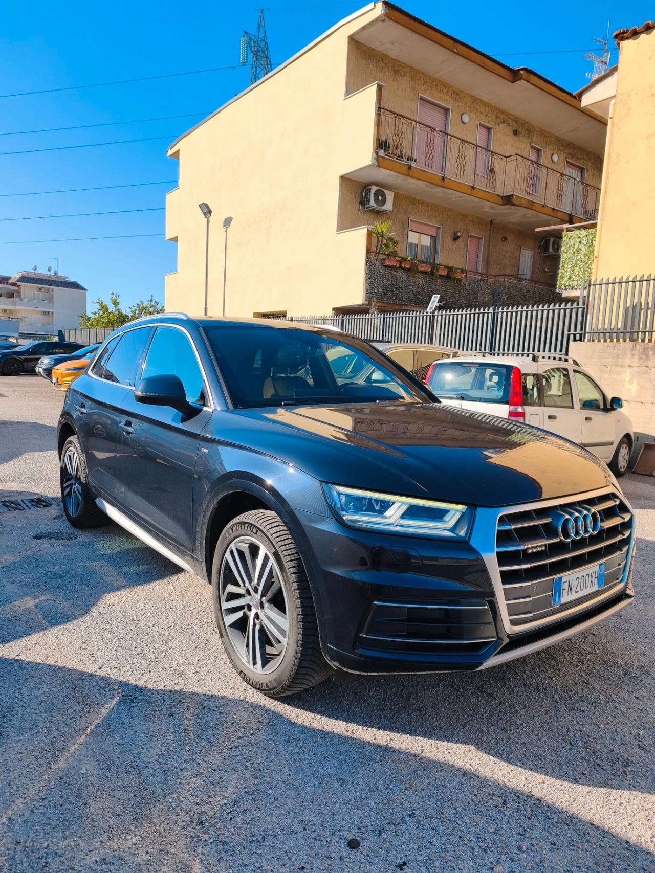 Audi Q5 2.0 TDI 190 CV quattro S tronic s-line interno esterno