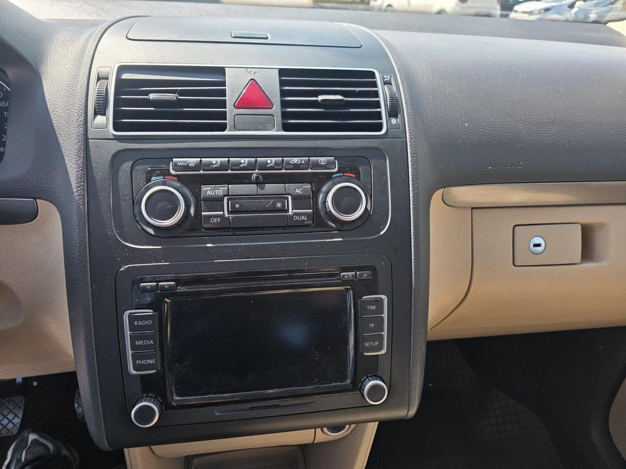 Volkswagen Touran 1.6 TDI HIGHLINE - 2011 7 POSTI