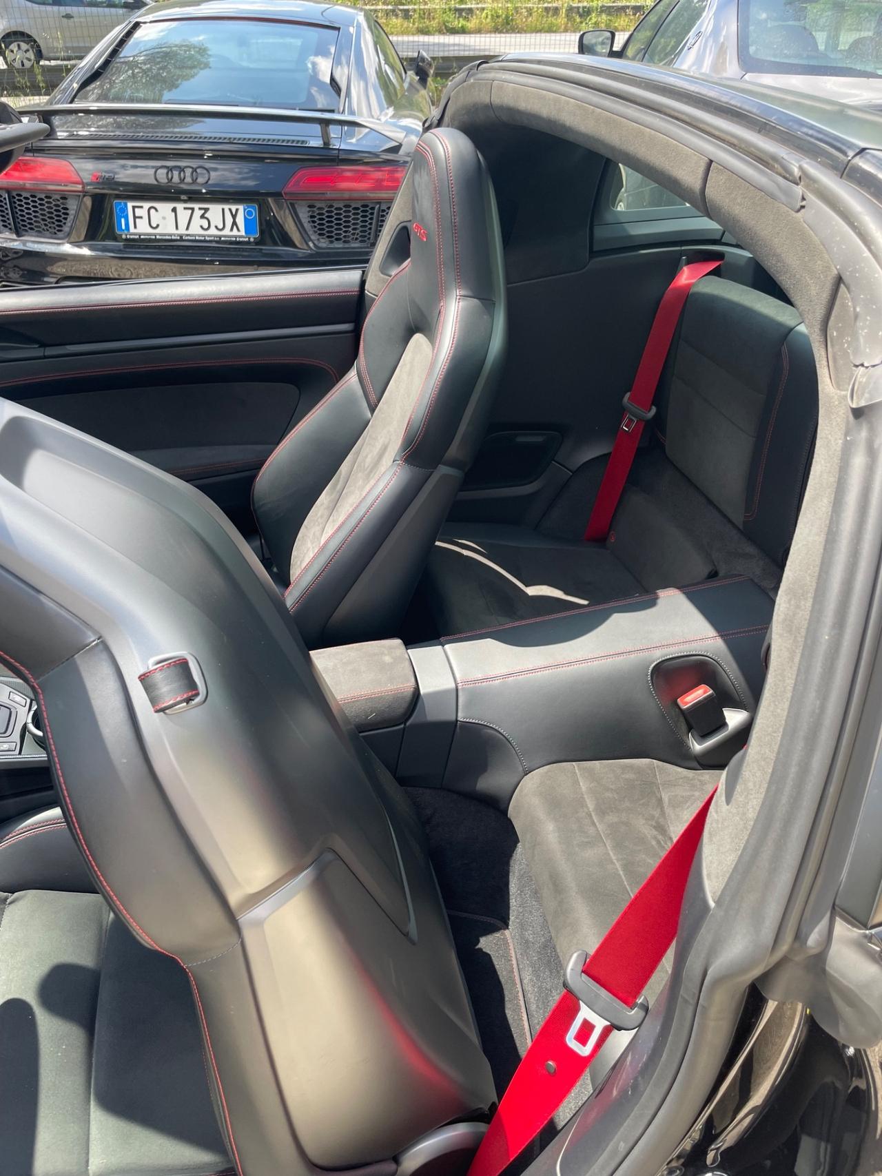 Porsche 911 Carrera 4 GTS Cabriolet