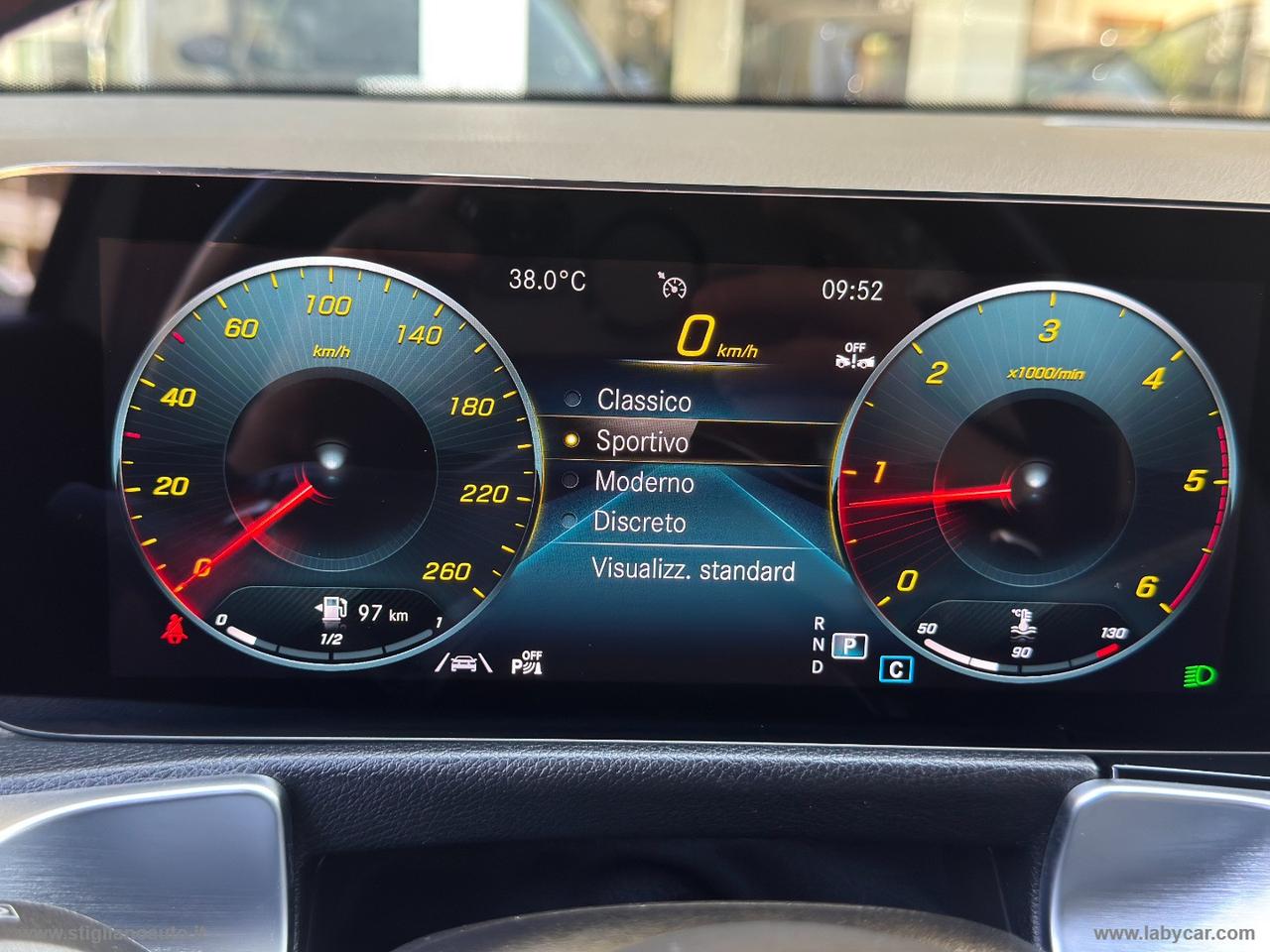 MERCEDES-BENZ GLB 180 d Automatic Premium