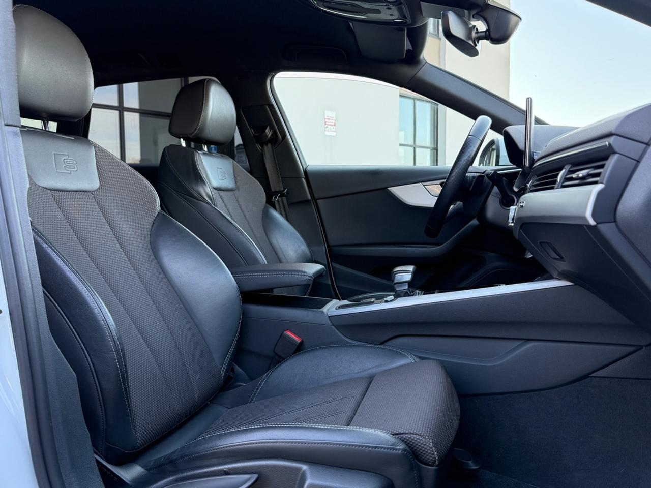 Audi A4 Avant 40 TDI quattro S tronic S line|BLACK LINE