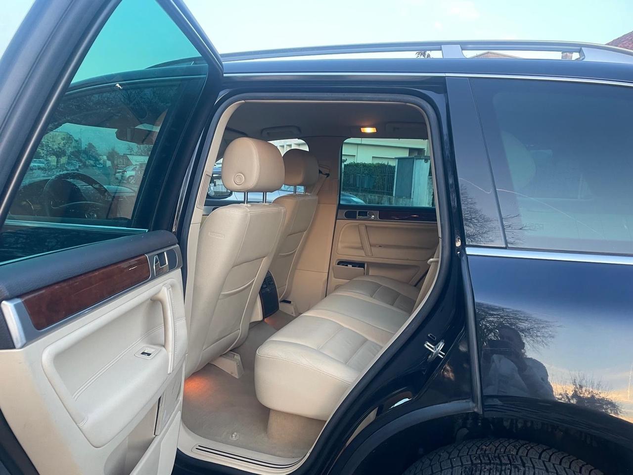 Volkswagen Touareg 3.0/240CV V6 TDI DPF tip. Exclusive