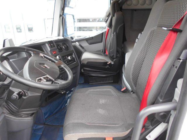 RENAULT T 520