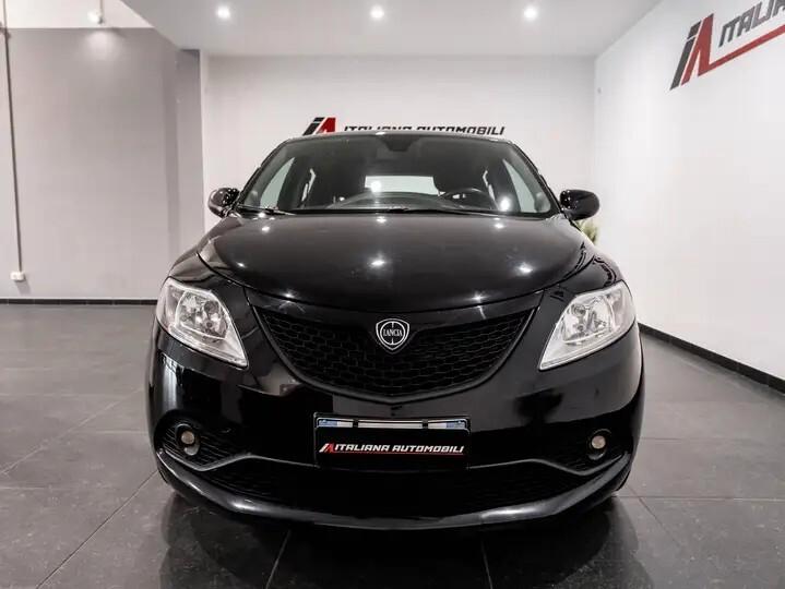 Lancia Ypsilon 1.0 FireFly 5 porte S&S Hybrid Ecochic Silver