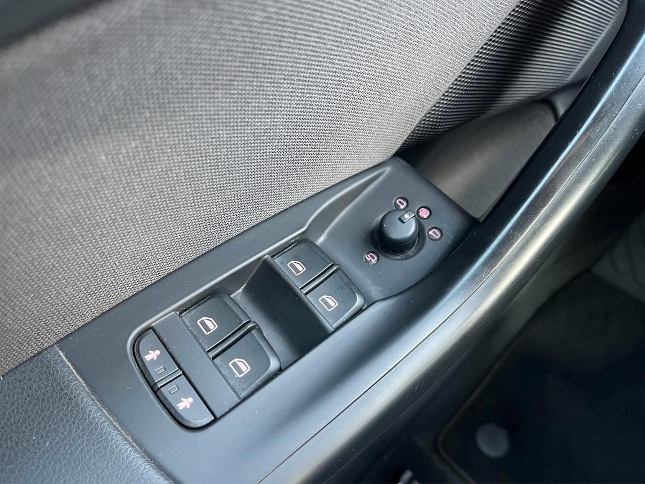 Audi Q3 2.0 TDI 120 CV Business