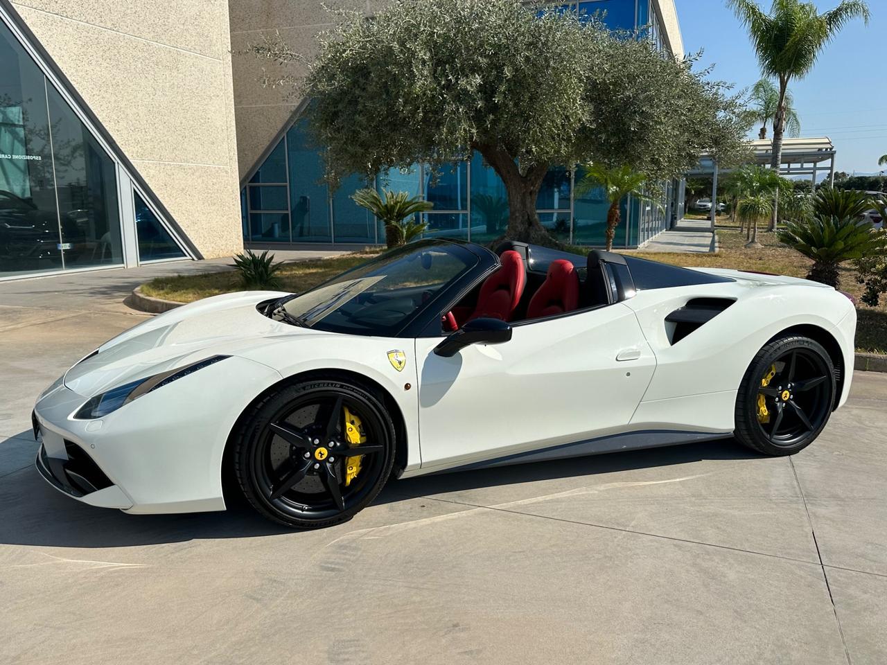 Ferrari 488 Spider 3.9 dct possibilità noleggio no scoring