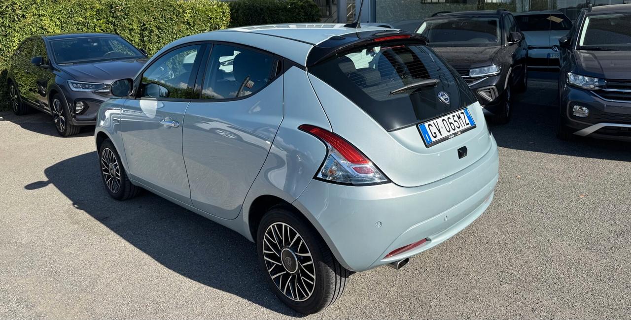 Lancia Ypsilon 1.0 firefly hybrid Platino / NO VINCOLI